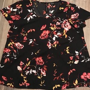 TORRID!! Short sleeve floral blouse